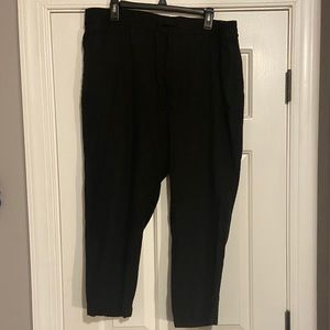Black linen capris